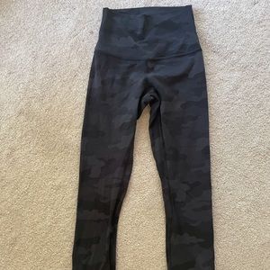 Lululemon Alighn High Rise Black Camo Leggings Size 2